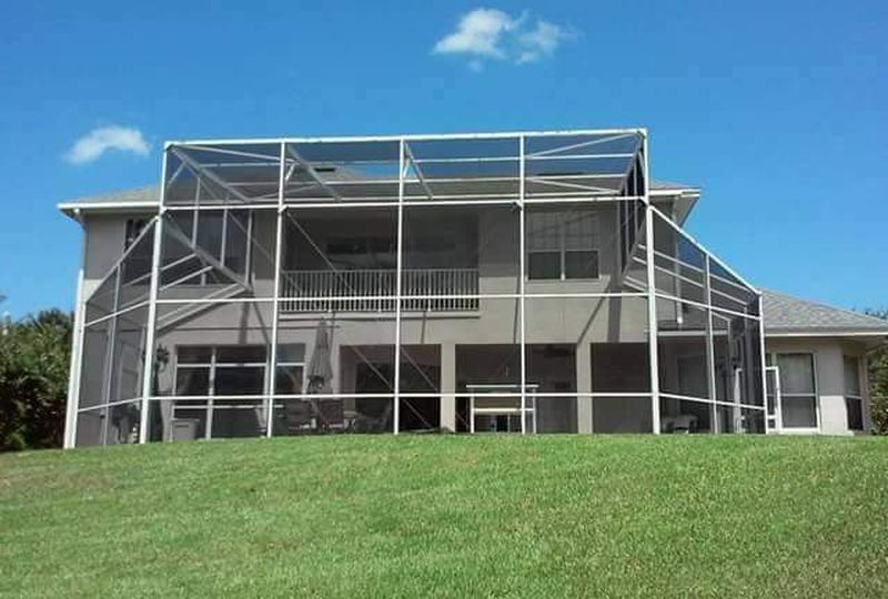 Finished aluminum pool cage enclosure built by Exact Aluminum Solutions Inc. in Central Florida